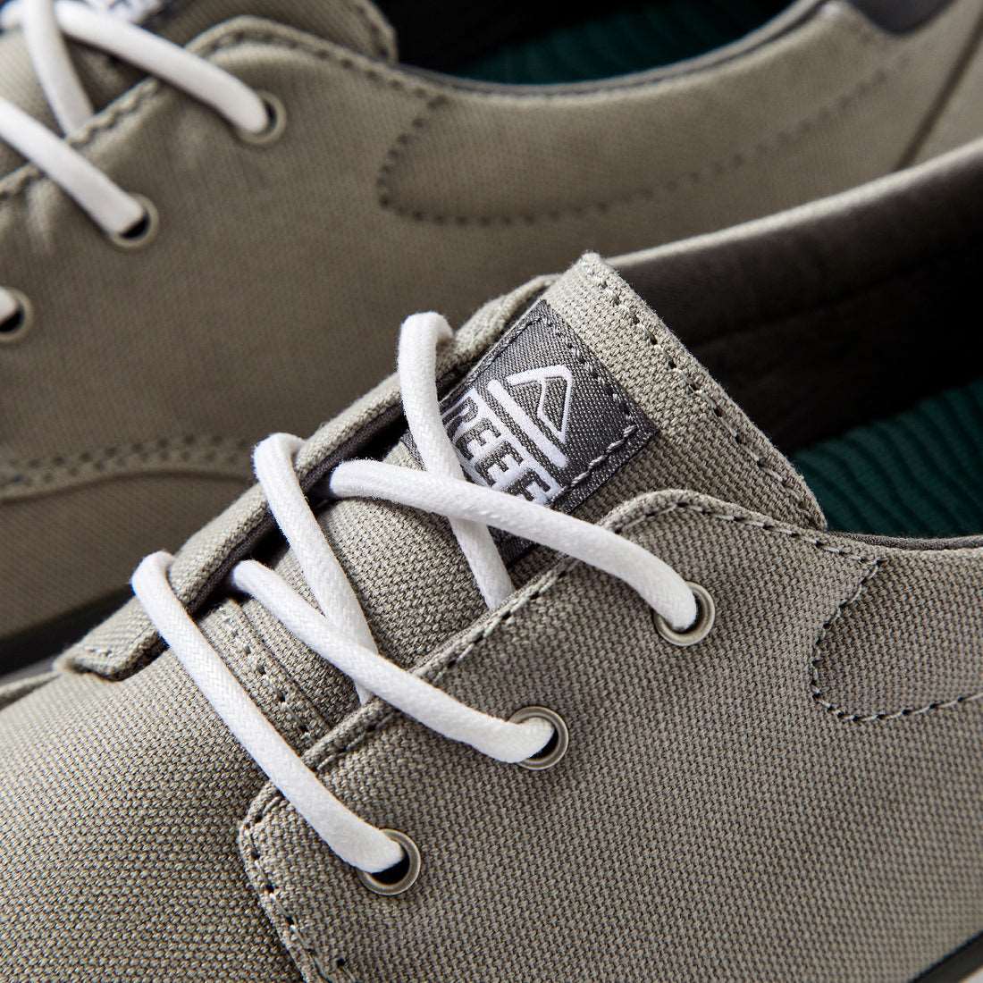 REEF DECKHAND 3 MEN&#39;S CASUAL BOAT SHOE (GREY/WHT) Sunny Smith LLC